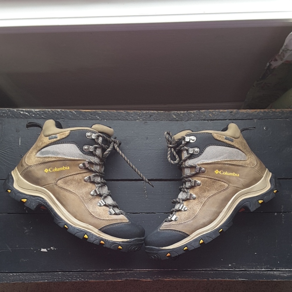 Woman's Columbia Sportswear Co Hiking Boots Size 9